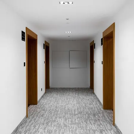 Westin House 222 *